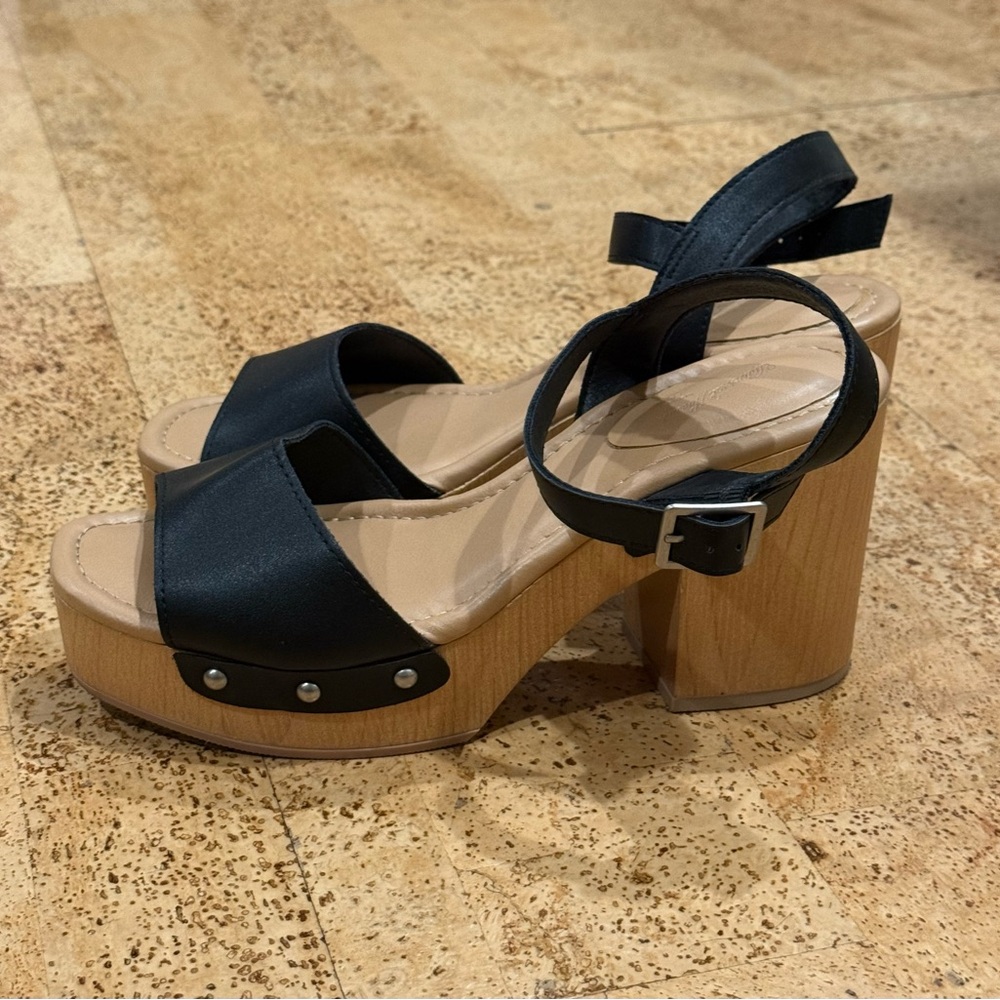Universal Thread Black Platform Block Heel Sandals with Wood-Effect Sole Sz 8.5